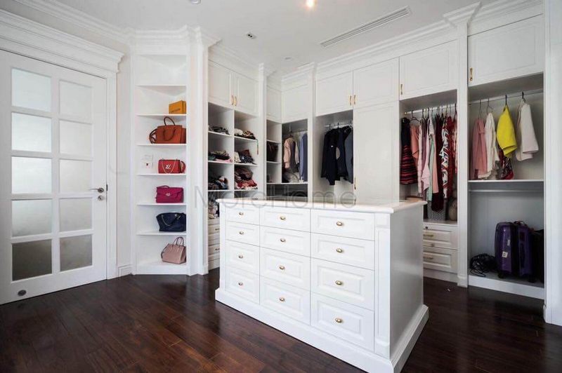 Để tạo nên điểm nhấn cho không gian gia chúng tôi lựa chọn tay nắm Ý cao cấp mạ vàng vô cùng thu hút trên nền gỗ trắng