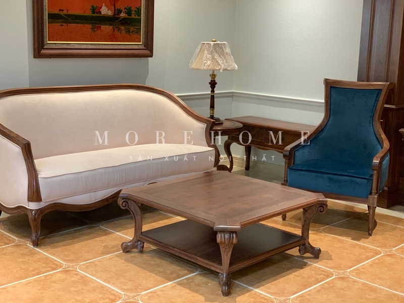 . Sofa đơn có khung gỗ óc chó bọc nỉ tân cổ điển với đường cong mĩ miều, kiểu dáng mềm mại và chắc chắn sẽ mang lại sự thoải mái và tiện nghi nhất cho gia chủ.